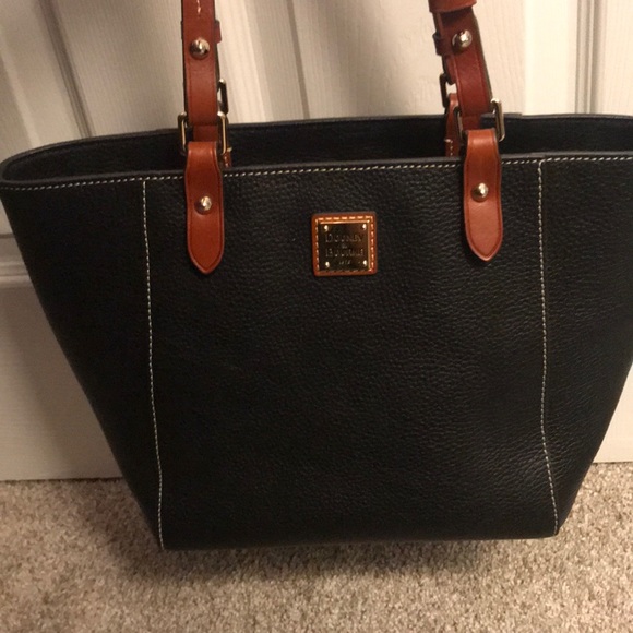 Dooney and Bourke purse - Picture 1 of 4